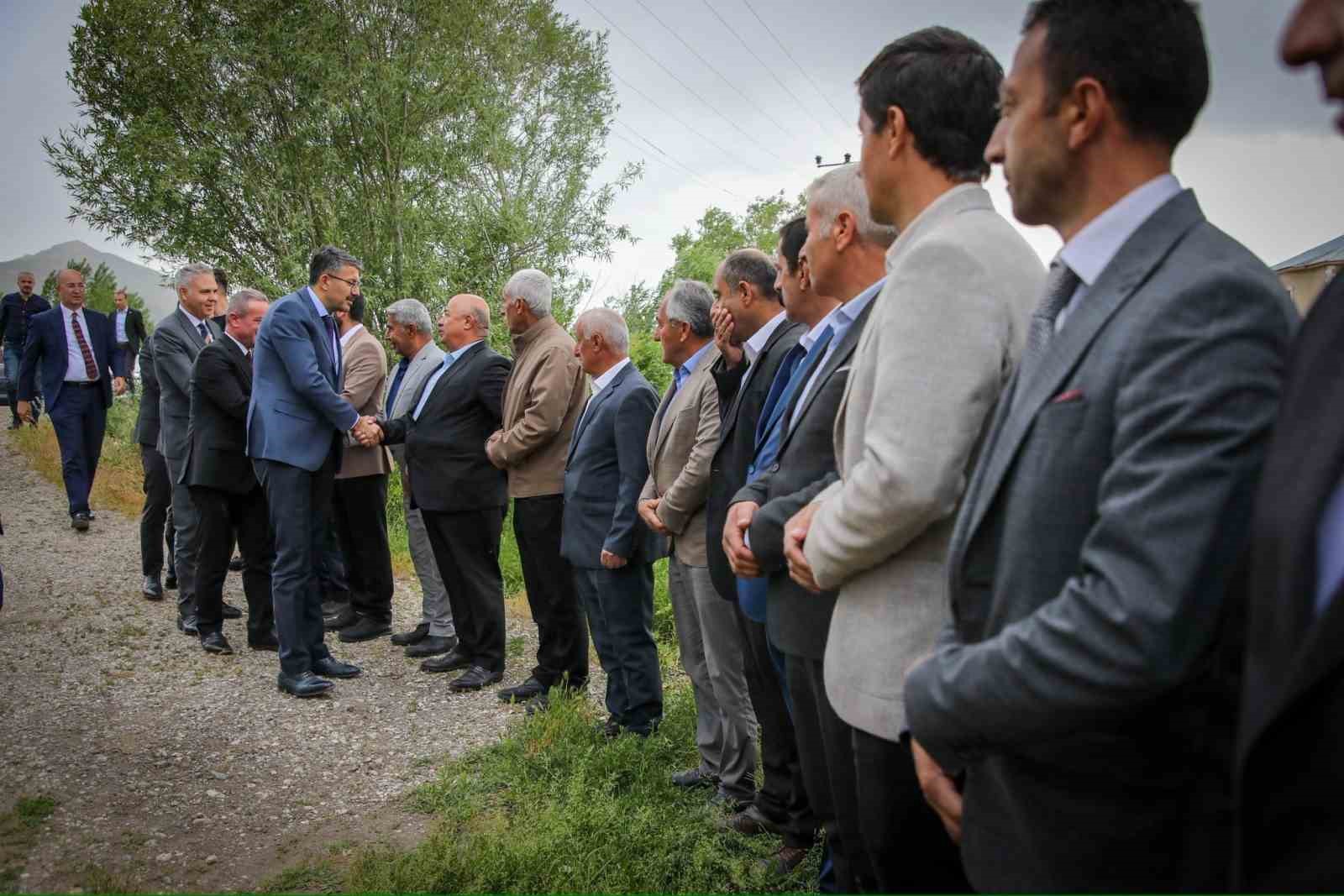 Vali &Ccedil;elik&rsquo;ten k&ouml;y ziyareti
