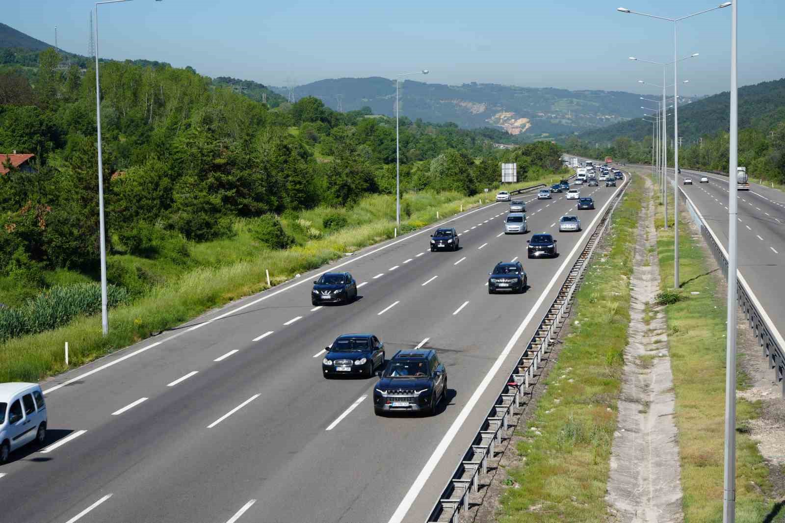 TEM Otoyolu’nda bayram yoğunluğu
