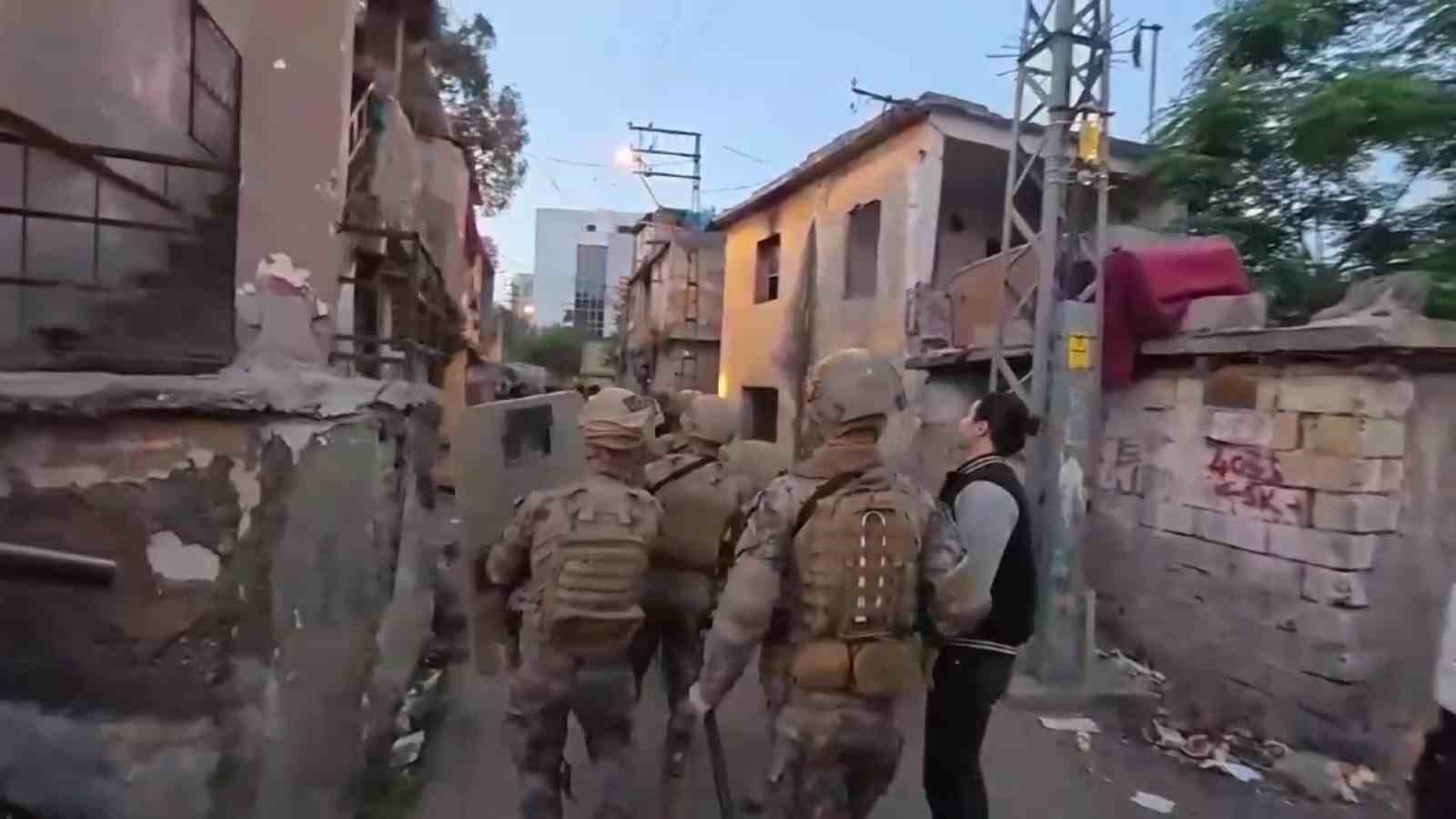 Adana’da torbacı operasyonu: 15 tutuklama