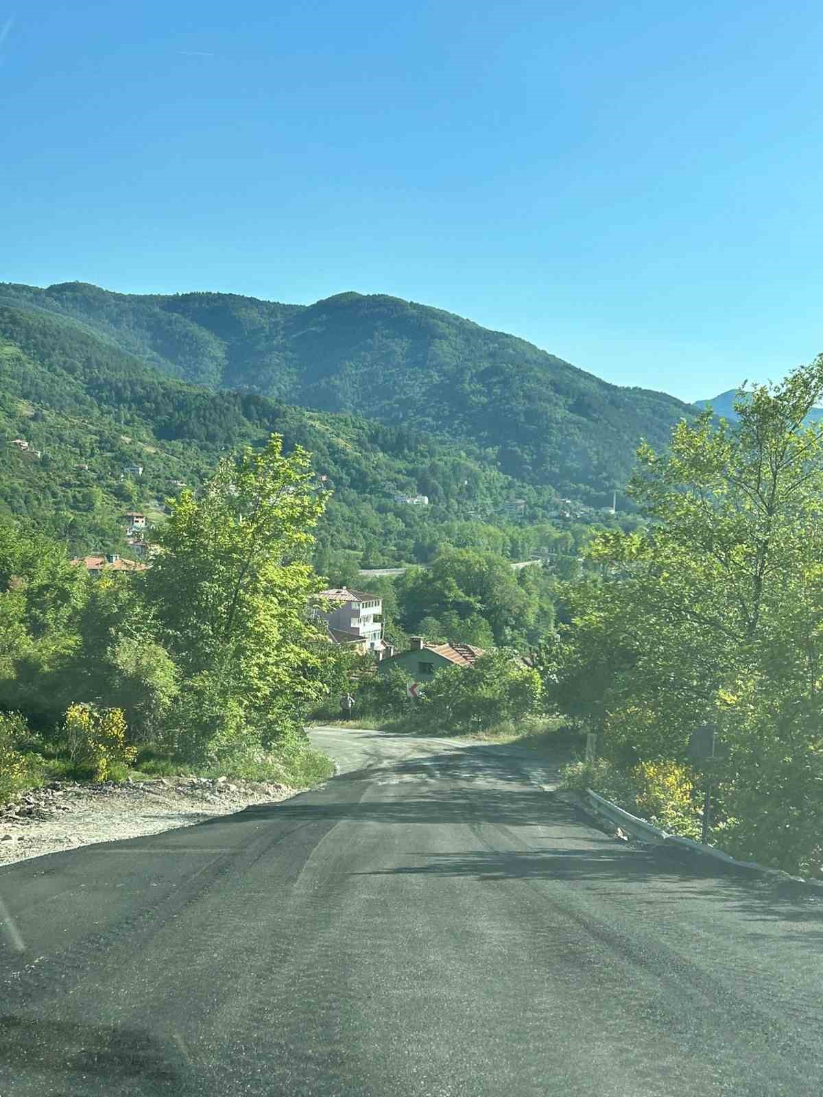 Kastamonu’da heyelan sebebiyle ulaşıma kapanan yol ulaşıma açıldı
