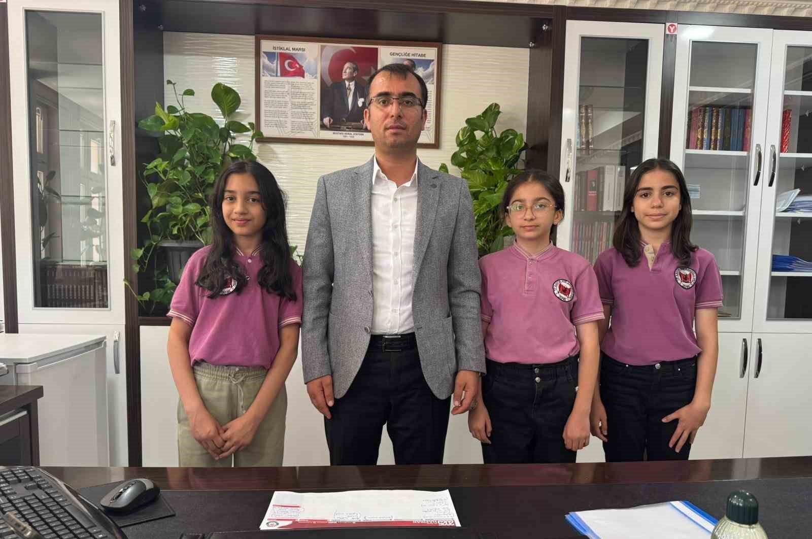 Kahta’da dört öğrenci 500 tam puanla Türkiye birincisi oldu