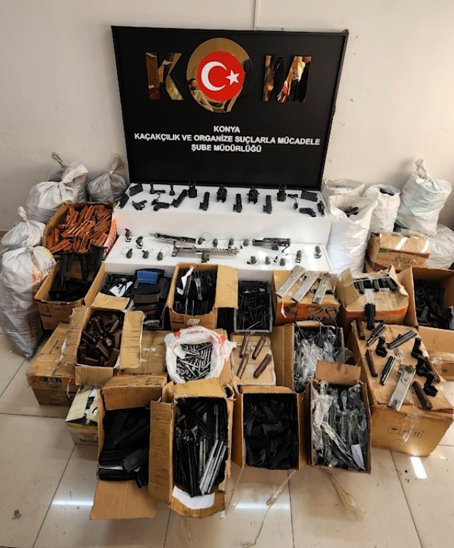 Konya polisinden ka&ccedil;ak silah fabrikasına operasyon: 1 g&ouml;zaltı
