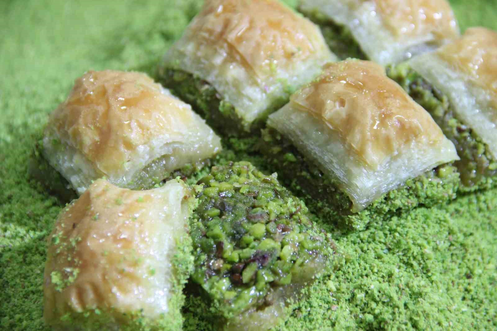 İzmir&rsquo;de baklava mesaisi
