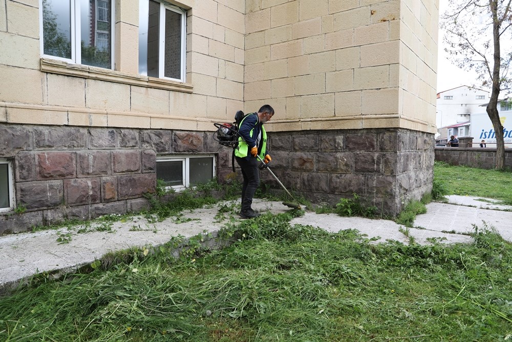 Ardahan’da bayram öncesi cami ve mezarlıklar temizleniyor
