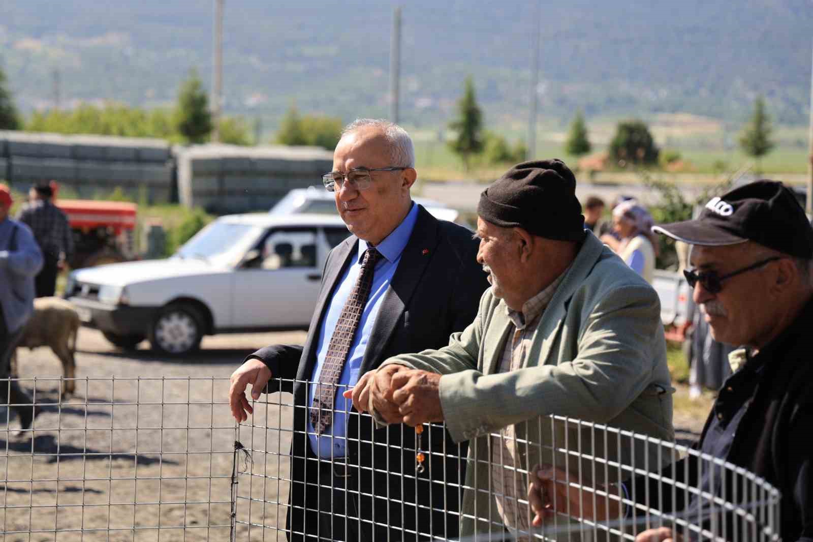 Başkan Arslan; "Üreticilerimizin emeğiyle, hemşehrilerimiz güvenle kurbanlıklarını temin ediyor"
