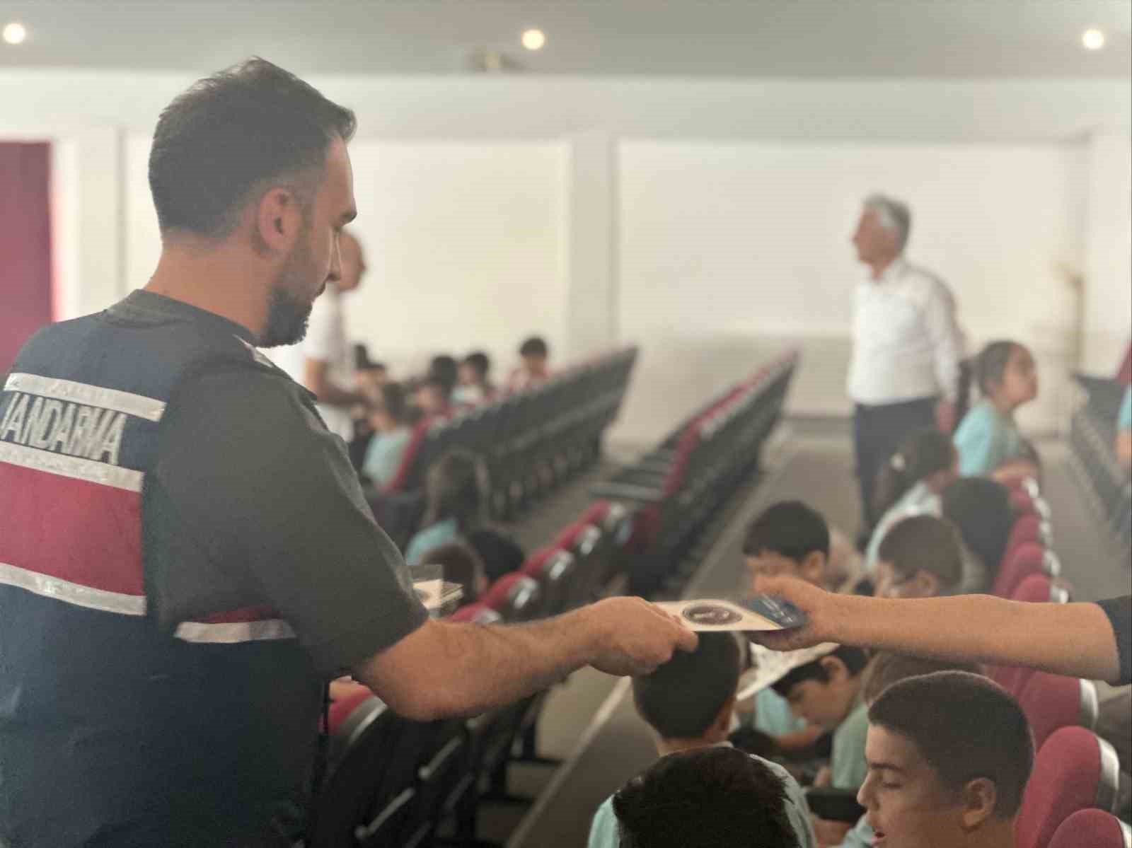 İlkokul öğrencilerine jandarma tanıtıldı
