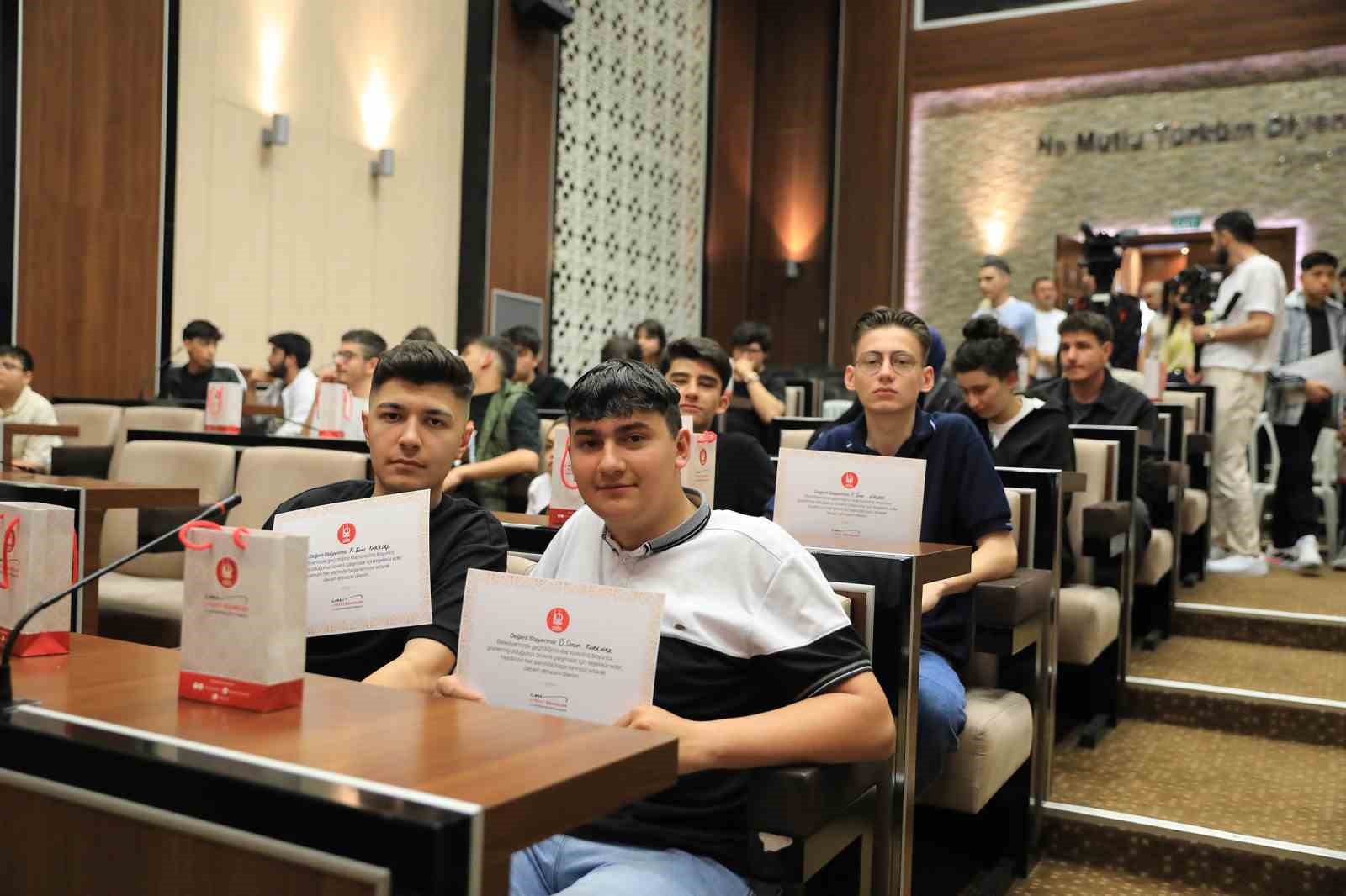 Stajyer &ouml;ğrencilere anlamlı veda
