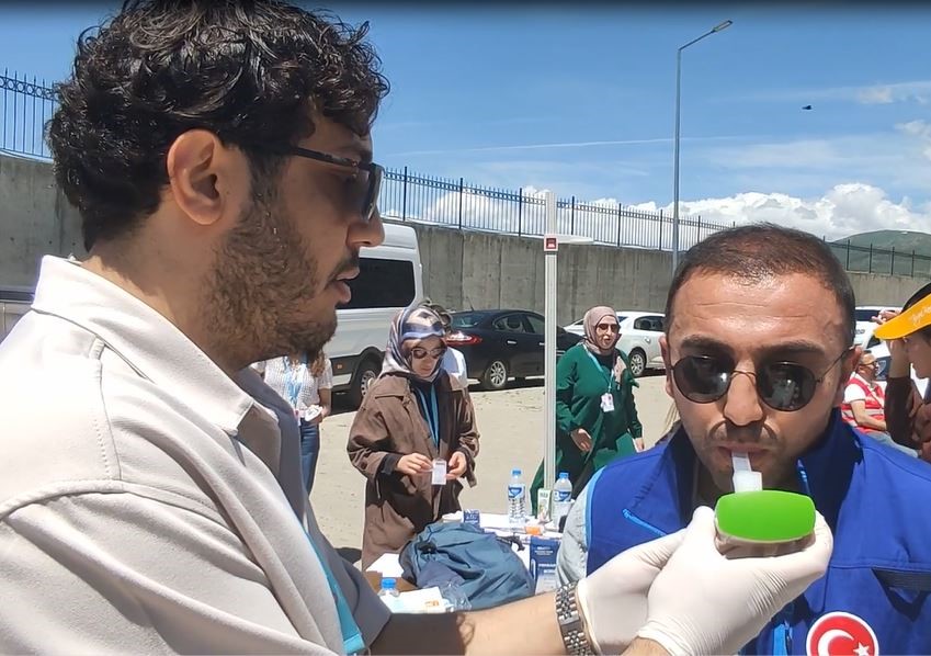 Sigara bırakma standında, tiryakiler ikna edilmeye çalışıldı