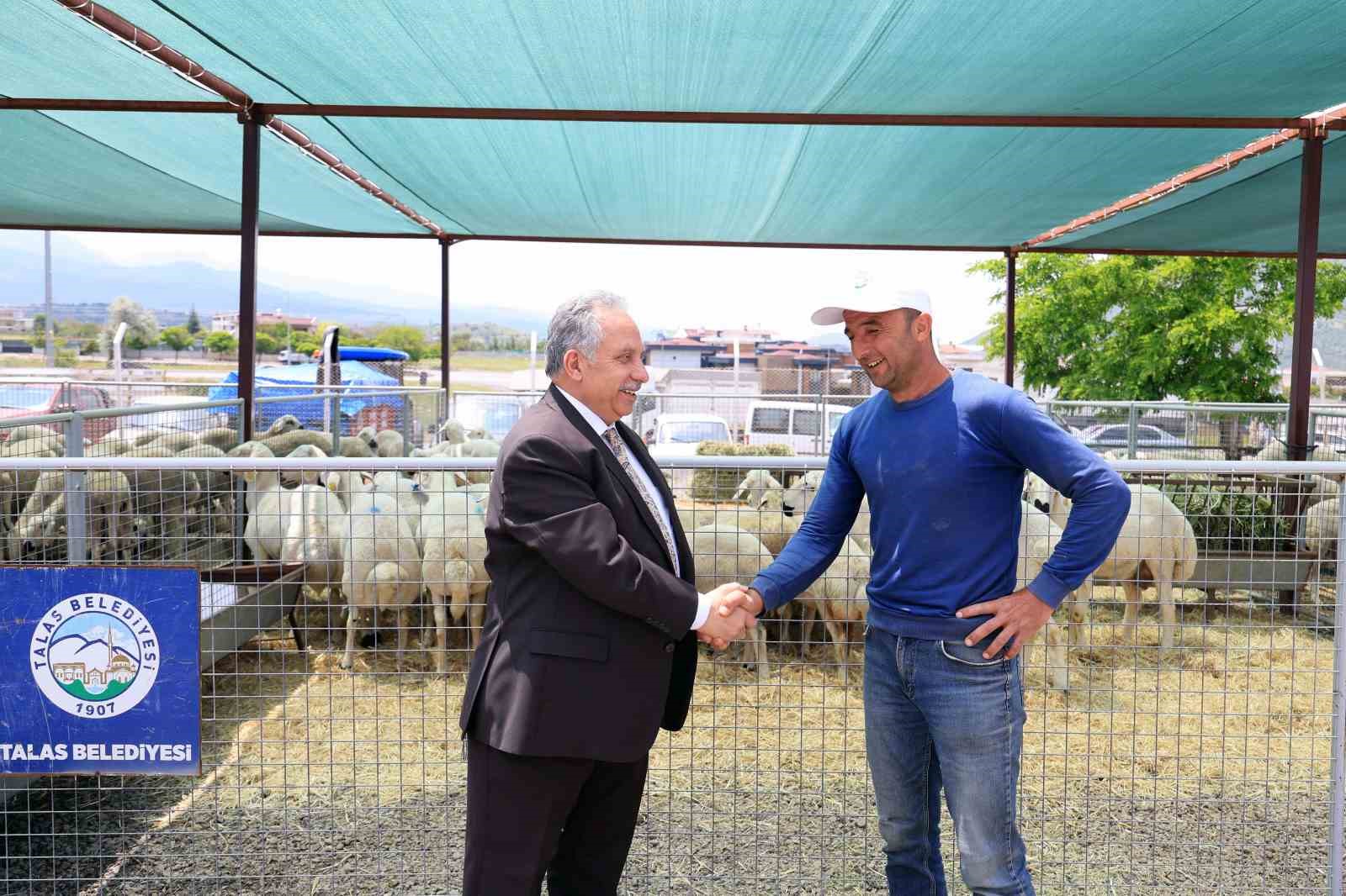 Başkan Yalçın’dan kurban pazarı ziyareti: "Bu alan hem emeğin hem duaların buluşma noktası"