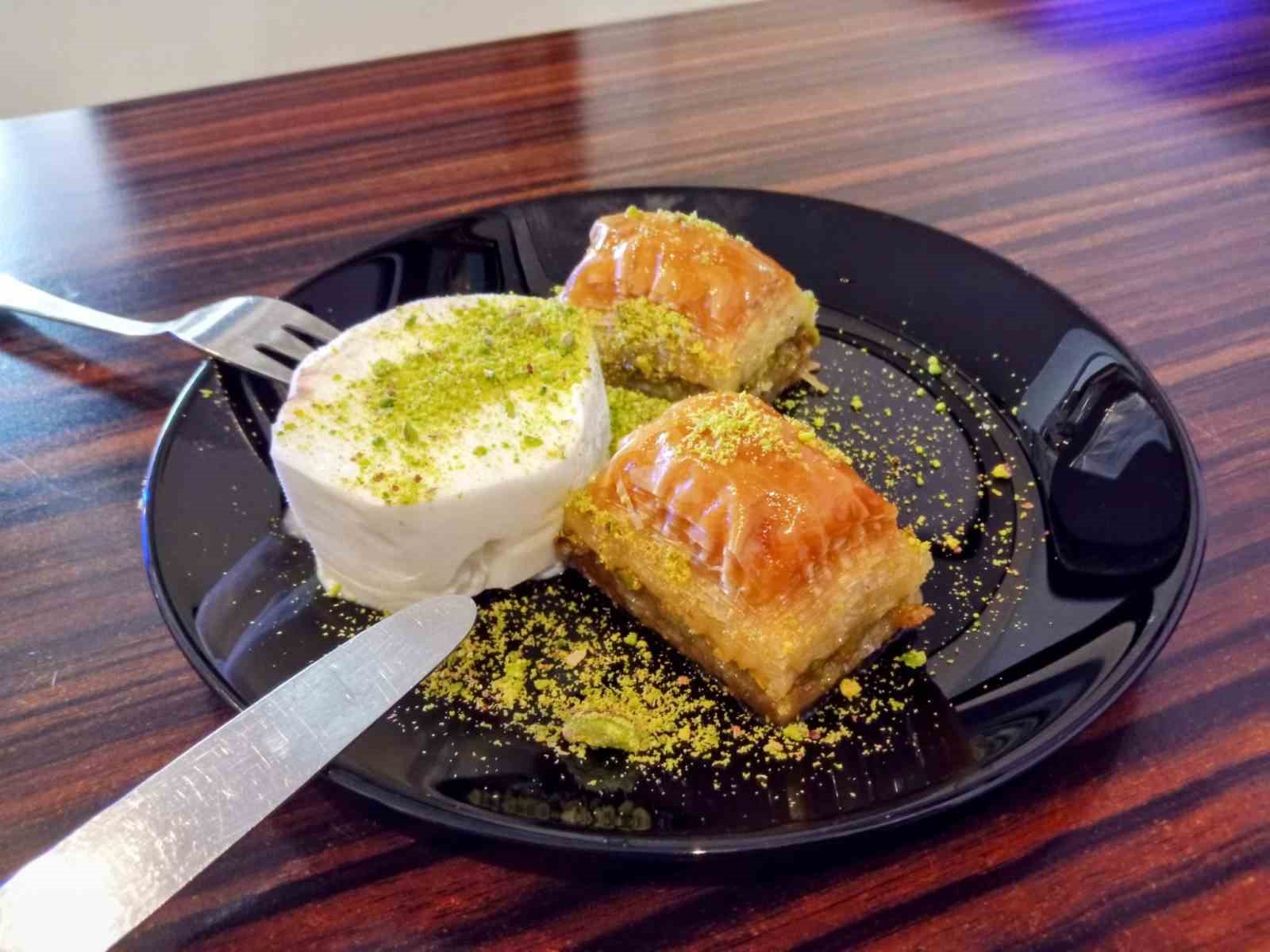 (ÖZEL) Bu yıl baklavanın yanında dondurma revaçta