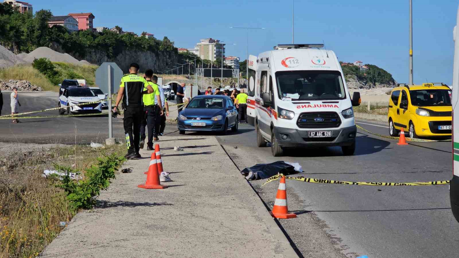 Otomobil tali yola dönmek isterken motosikletle çarpıştı: 2 ölü