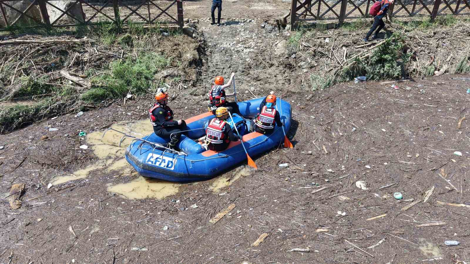 Sel sularına kapılan Hüseyin Aydın’ın arama çalışmaları 11 kilometrelik alanda sürüyor