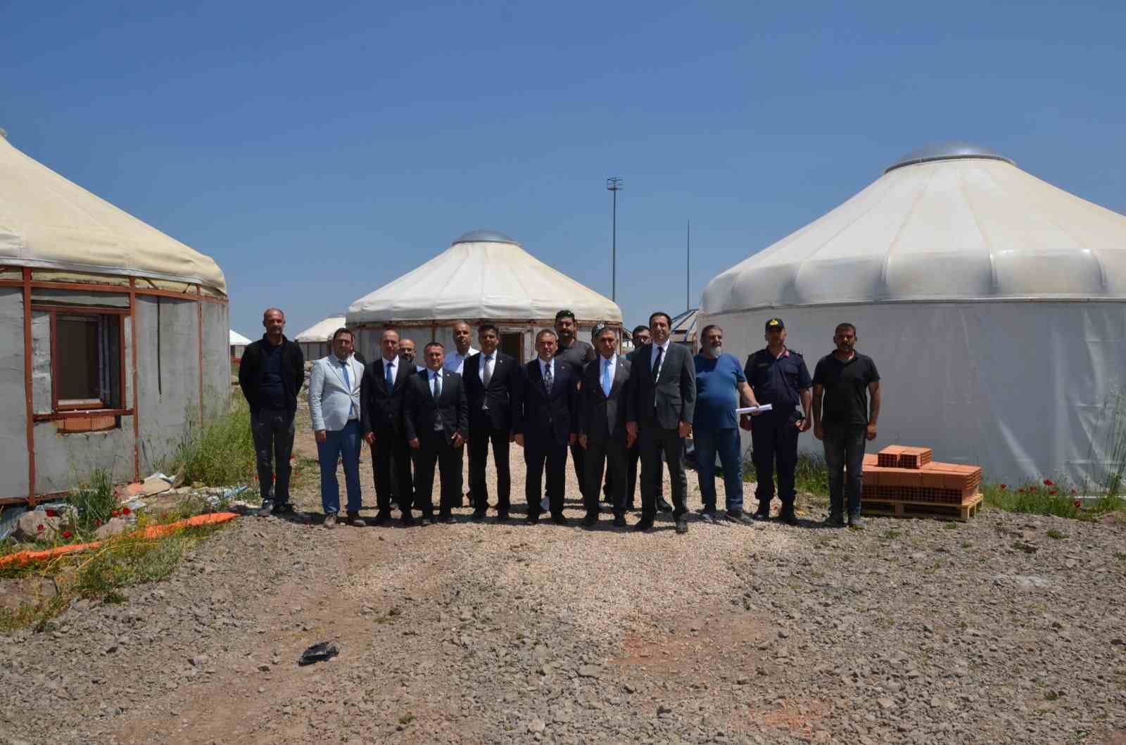 Vali Sözer, Obakent Tematik Gençlik Kampı’nda incelemelerde bulundu