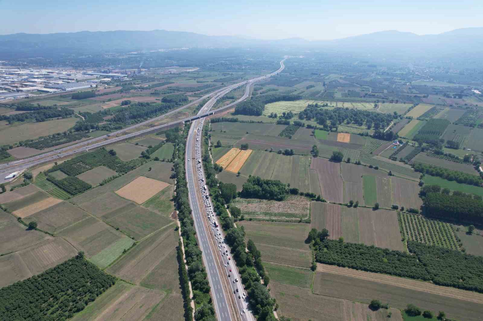 Otoyolda trafik zaman zaman durma noktasına geldi