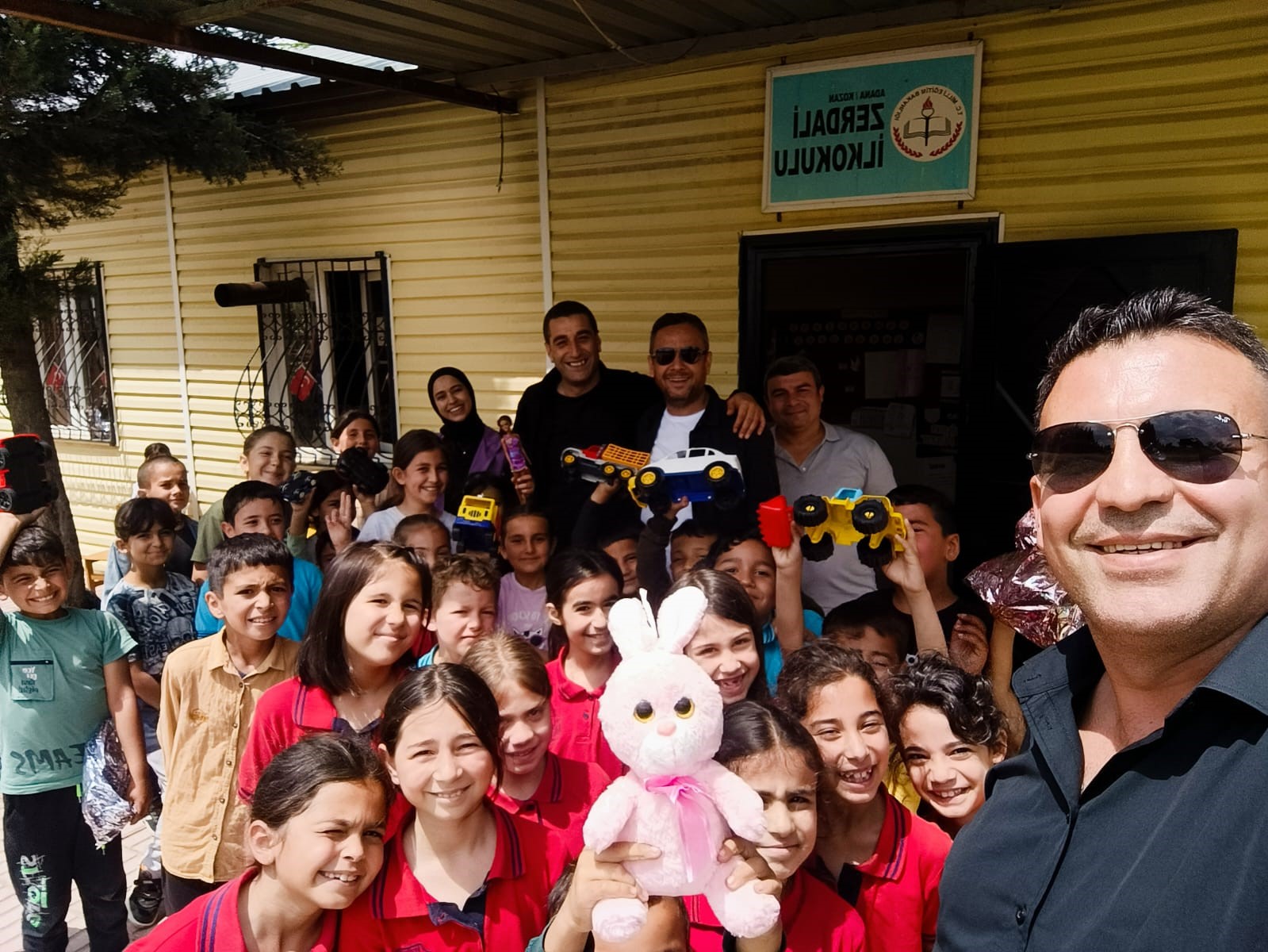 ’Oyuncak Kumbarası’ çocukların yüzünü güldürdü