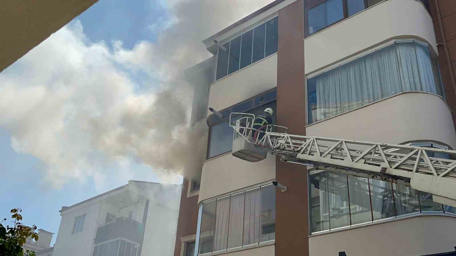 Muğla’da ev yangını: Mahsur kalan 1 kişi kurtarıldı