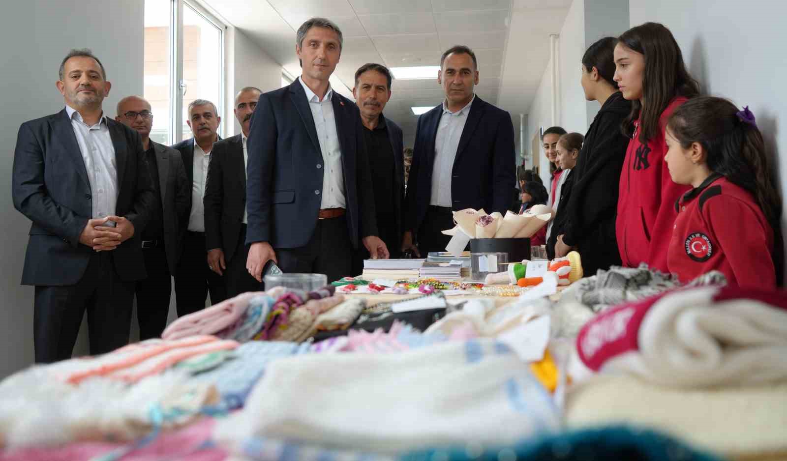 Bayburtlu öğrenciler düzenlendikleri hayır çarşısıyla Filistin’e destek oldular