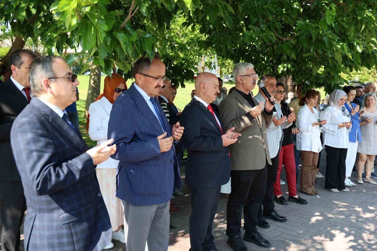 D&uuml;zce &Uuml;niversitesi bayramlaştı
