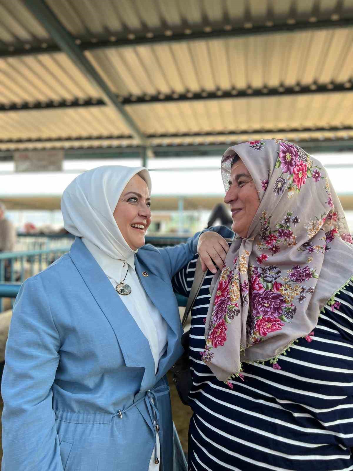 Milletvekili Sema Silkin &Uuml;n kurban pazarında yetiştiricileri dinledi
