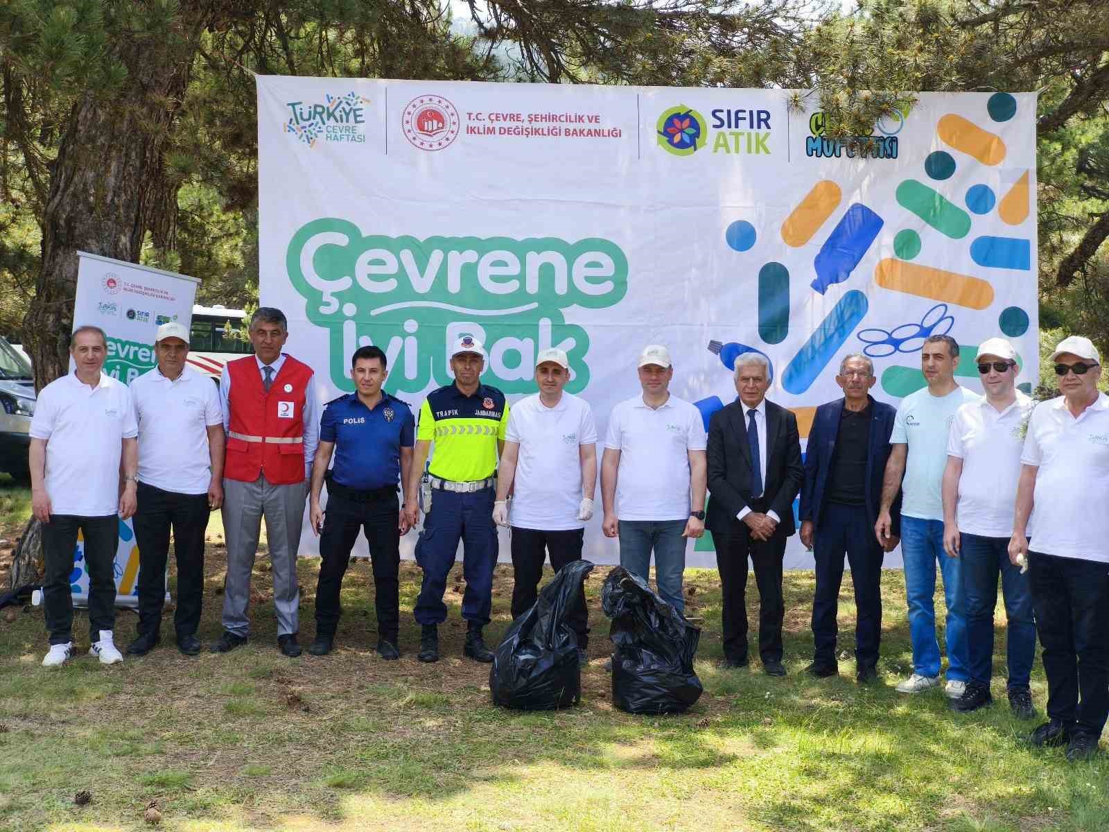 H&uuml;y&uuml;k&rsquo;te &ouml;ğrenciler temiz &ccedil;evre i&ccedil;in seferber oldu
