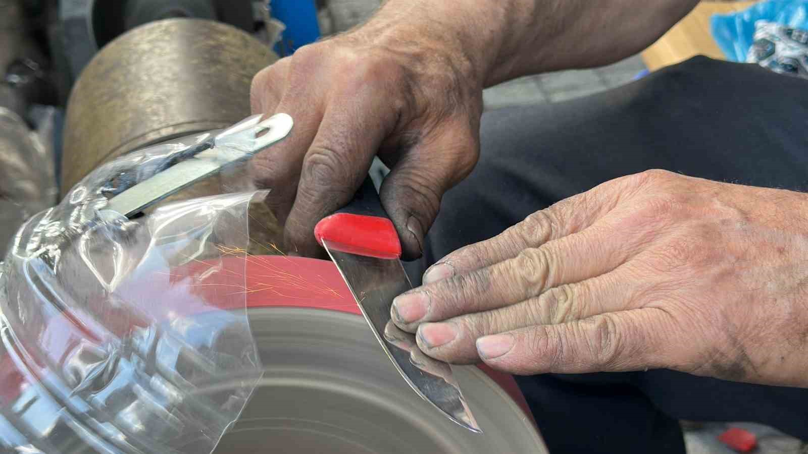 Karaman’da bıçakçılarda bayram mesaisi