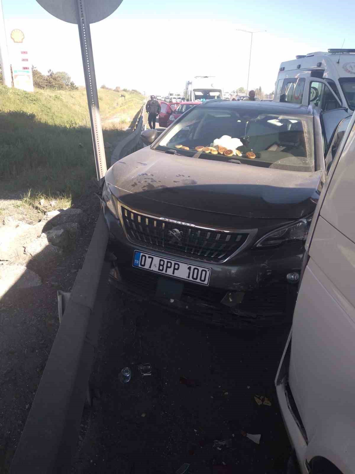 Bayram yolunda feci kaza: 1 ölü, 6 yaralı