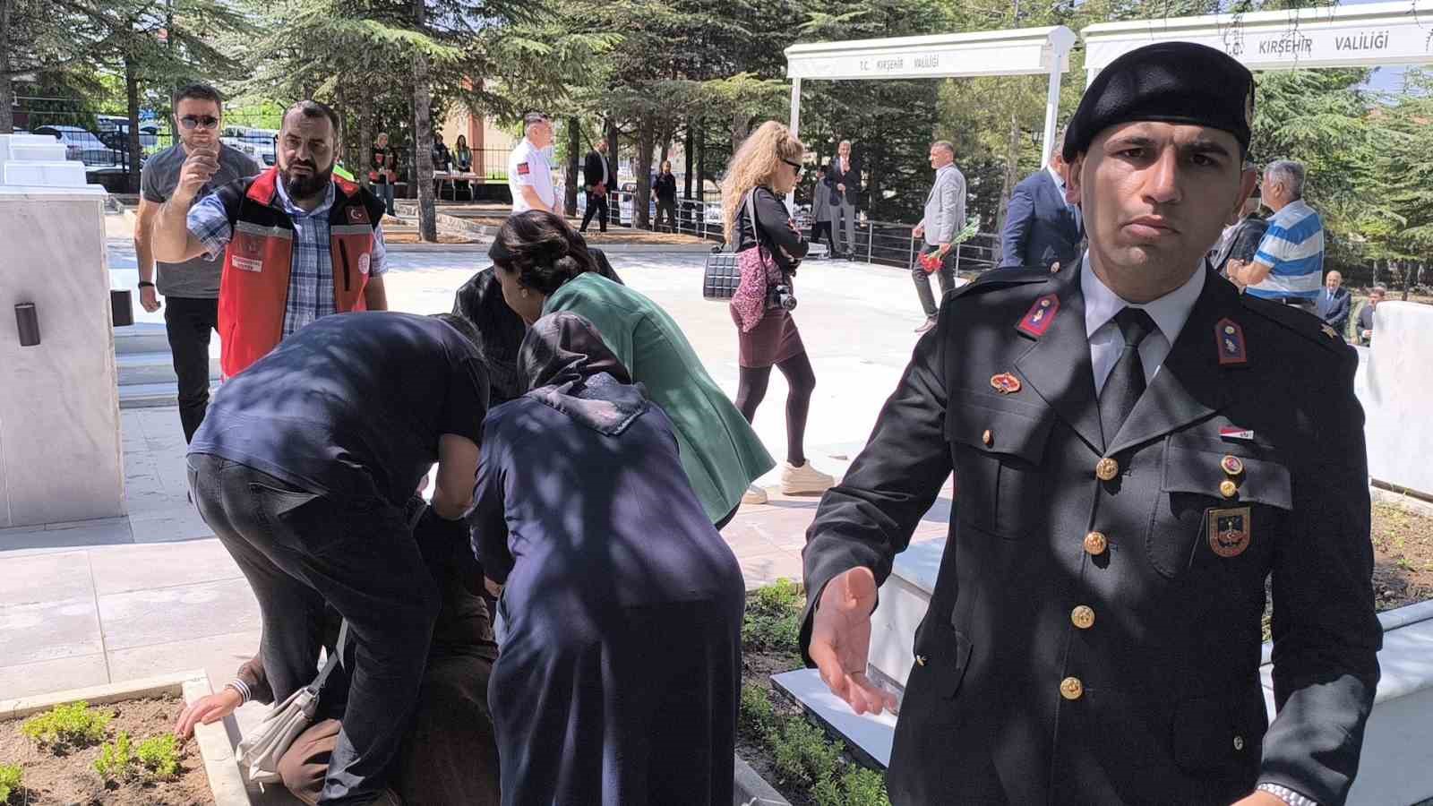 Kırşehir’de şehitlikte duygusal anlar