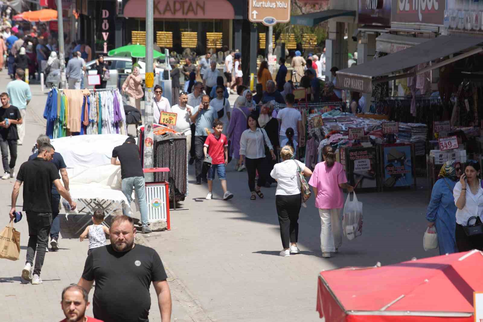 Bayram bereketi çarşıya yansıdı: Samsun’da alışveriş yoğunluğu