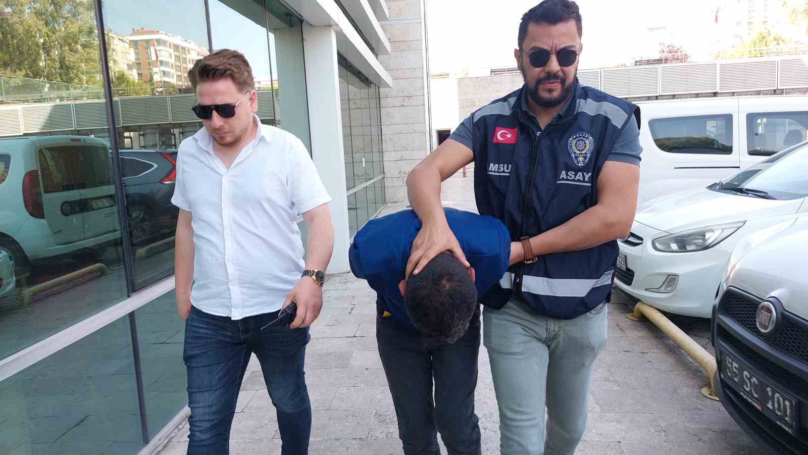 Samsun’da kafeden cep telefonu çalan zanlı, polis tarafından yakalandı