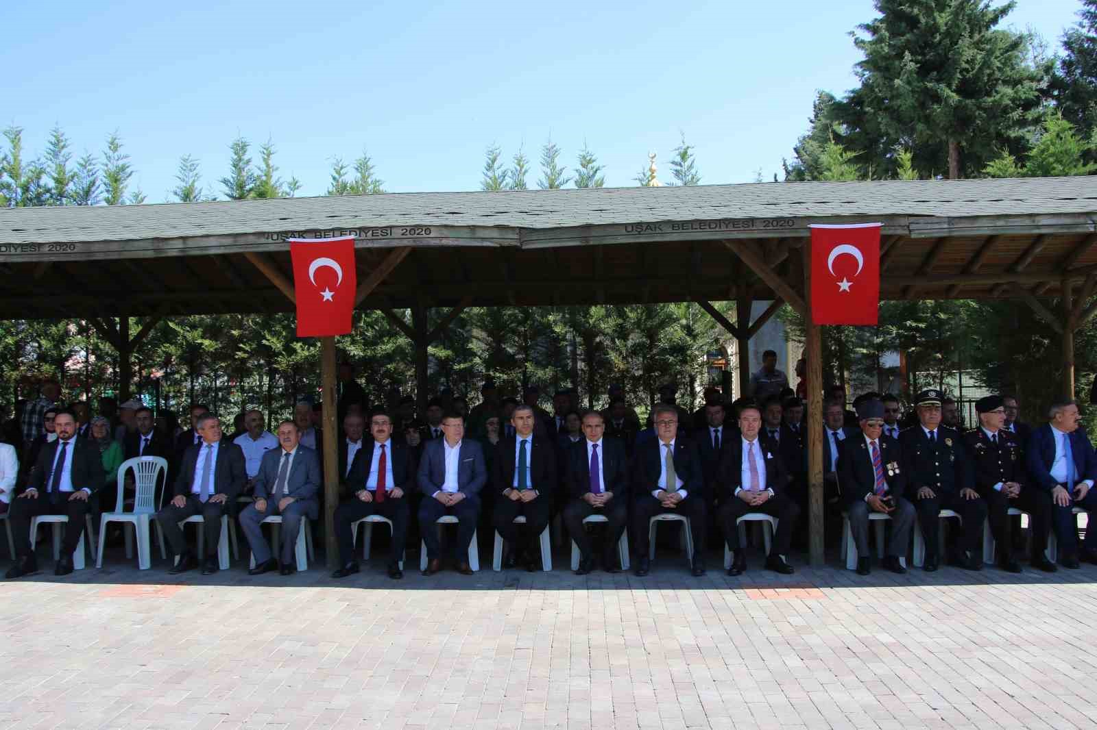 Uşak’ta bayram arifesinde şehitler unutulmadı