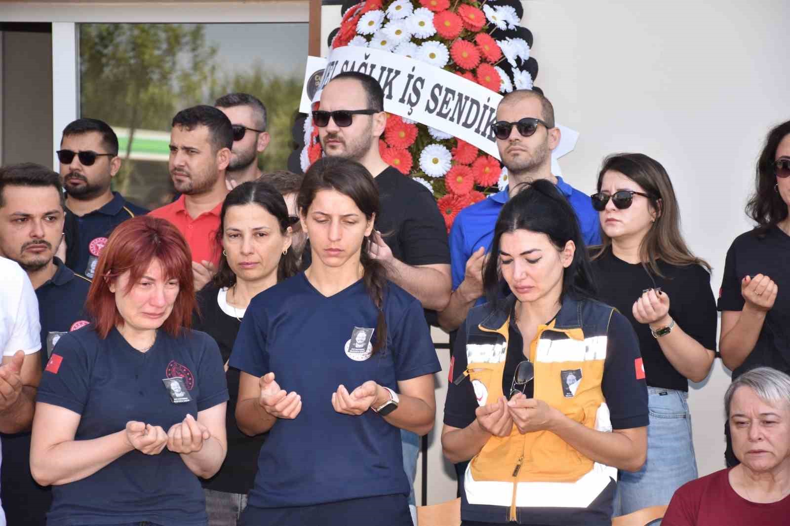 Ambulans şoförü Erke’yi mesai arkadaşları son yolculuğuna uğurladı