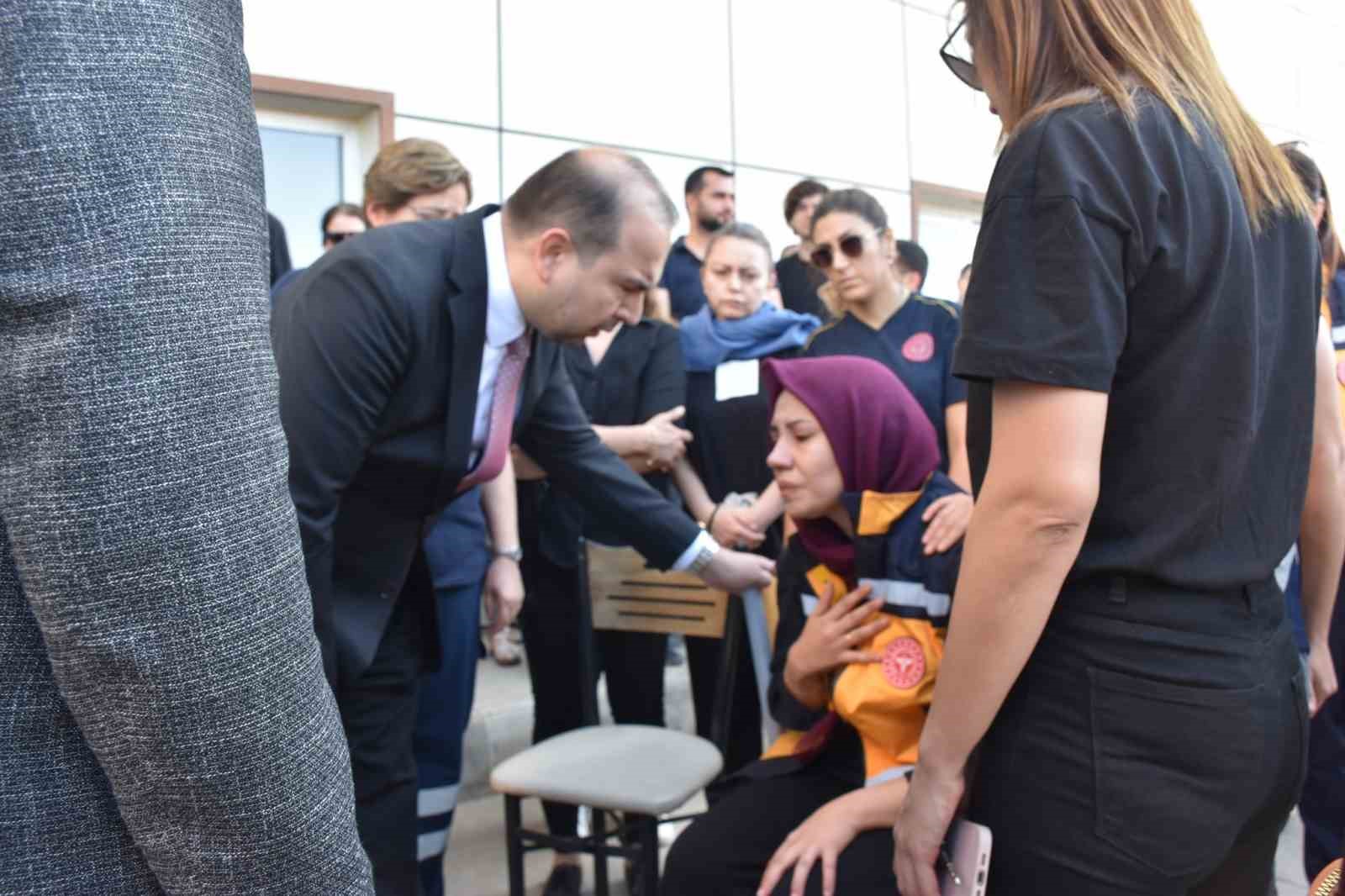 Ambulans şof&ouml;r&uuml; Erke&rsquo;yi mesai arkadaşları son yolculuğuna uğurladı
