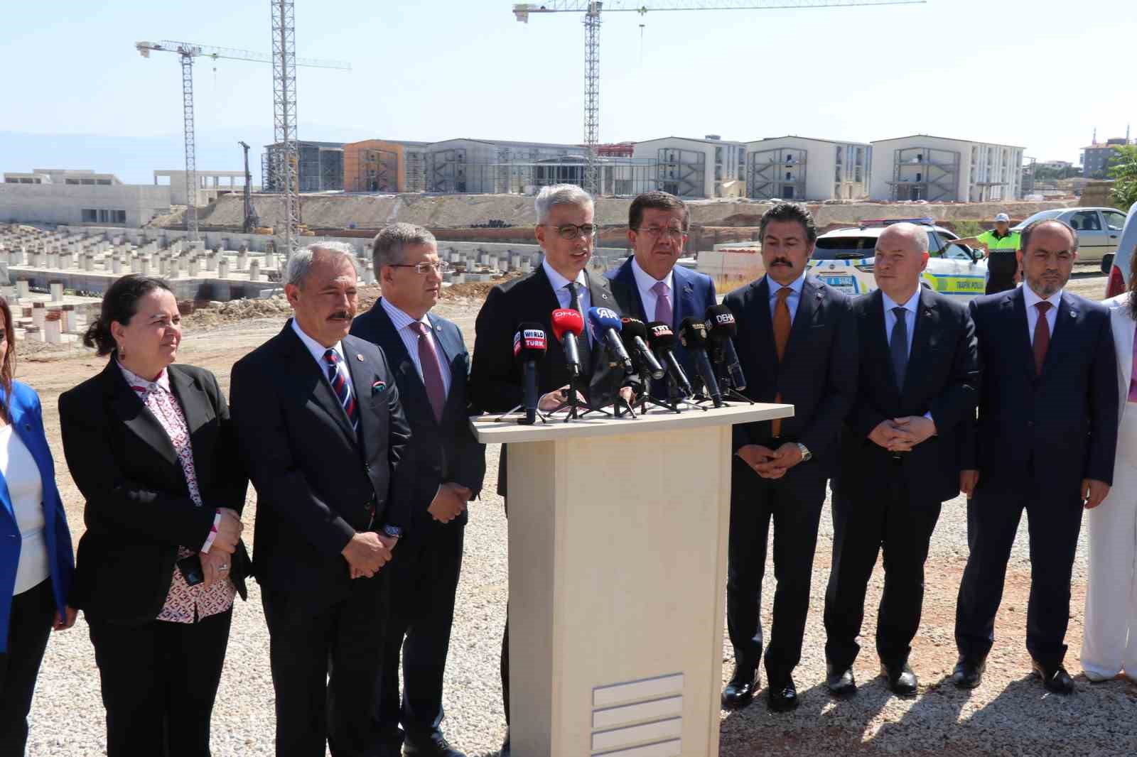 Sağlık Bakanı Kemal Memişoğlu, yeni sağlık uygulamalarını ardı ardına a&ccedil;ıkladı
