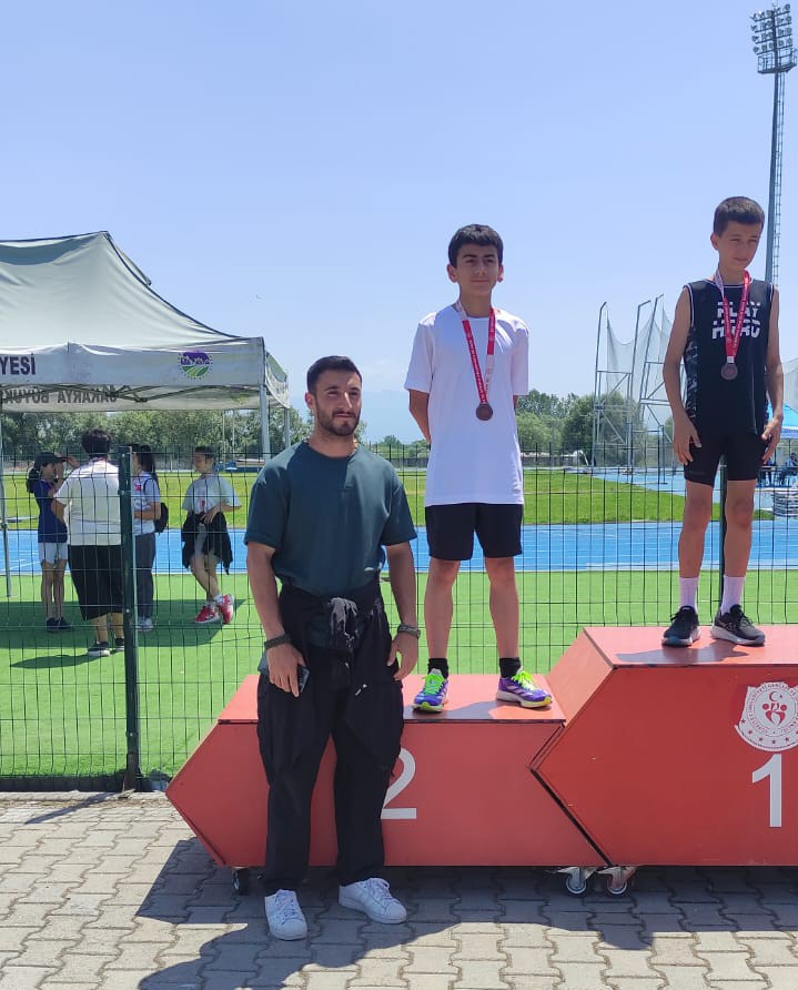 Sakarya B&uuml;y&uuml;kşehir sporcularından derece ve şampiyonluklar
