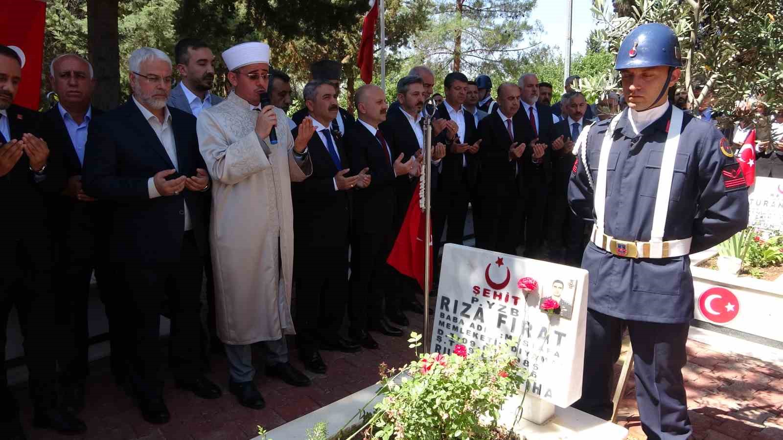 Kent protokolü şehitlik ziyaretinde bulundu