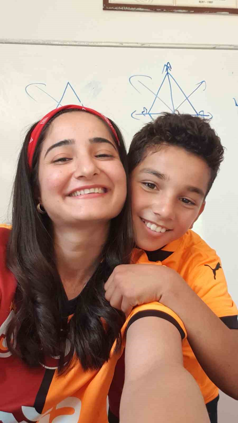 Yunus Akgün, köy okulundaki öğrencileri gönderdiği formalarla sevindirdi