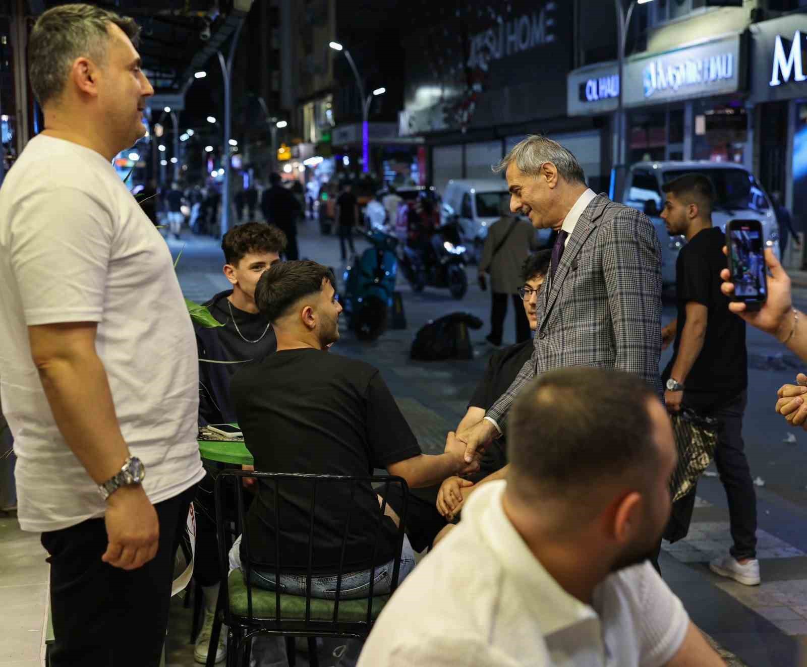 Başkan Yusuf Alemdar: "Memlekete hizmet bizim i&ccedil;in en b&uuml;y&uuml;k bayramdır"
