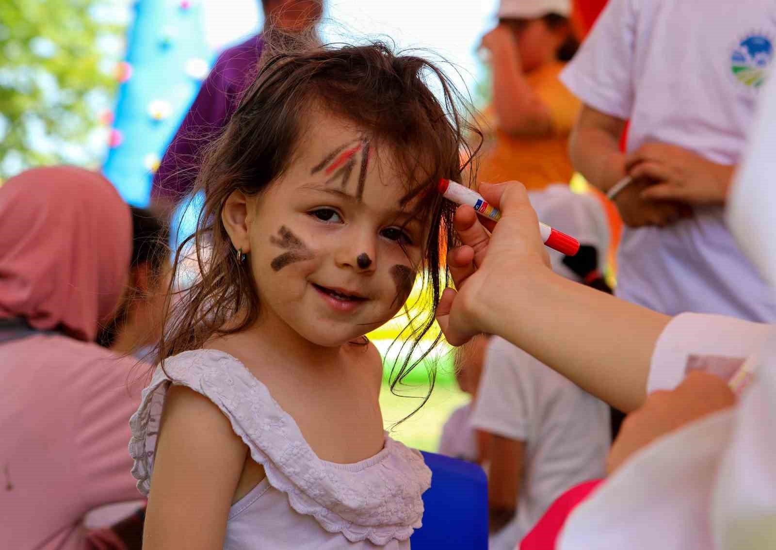 Bu programlara çocuklara unutulmayacak bir bayram yaşatacaklar