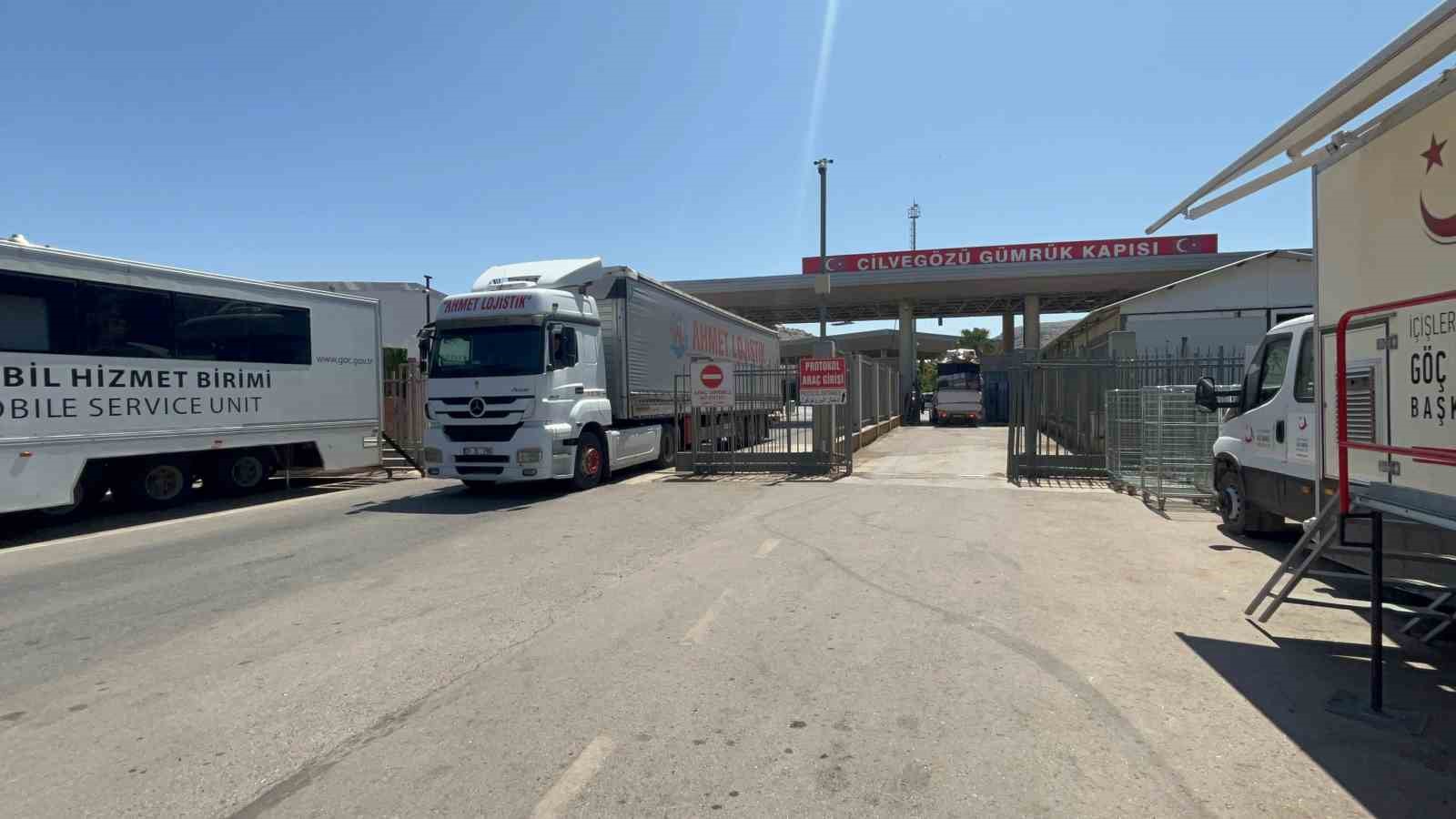 Cilveg&ouml;z&uuml;&rsquo;nde tırların bayram &ouml;ncesi yoğunluğu devam ediyor
