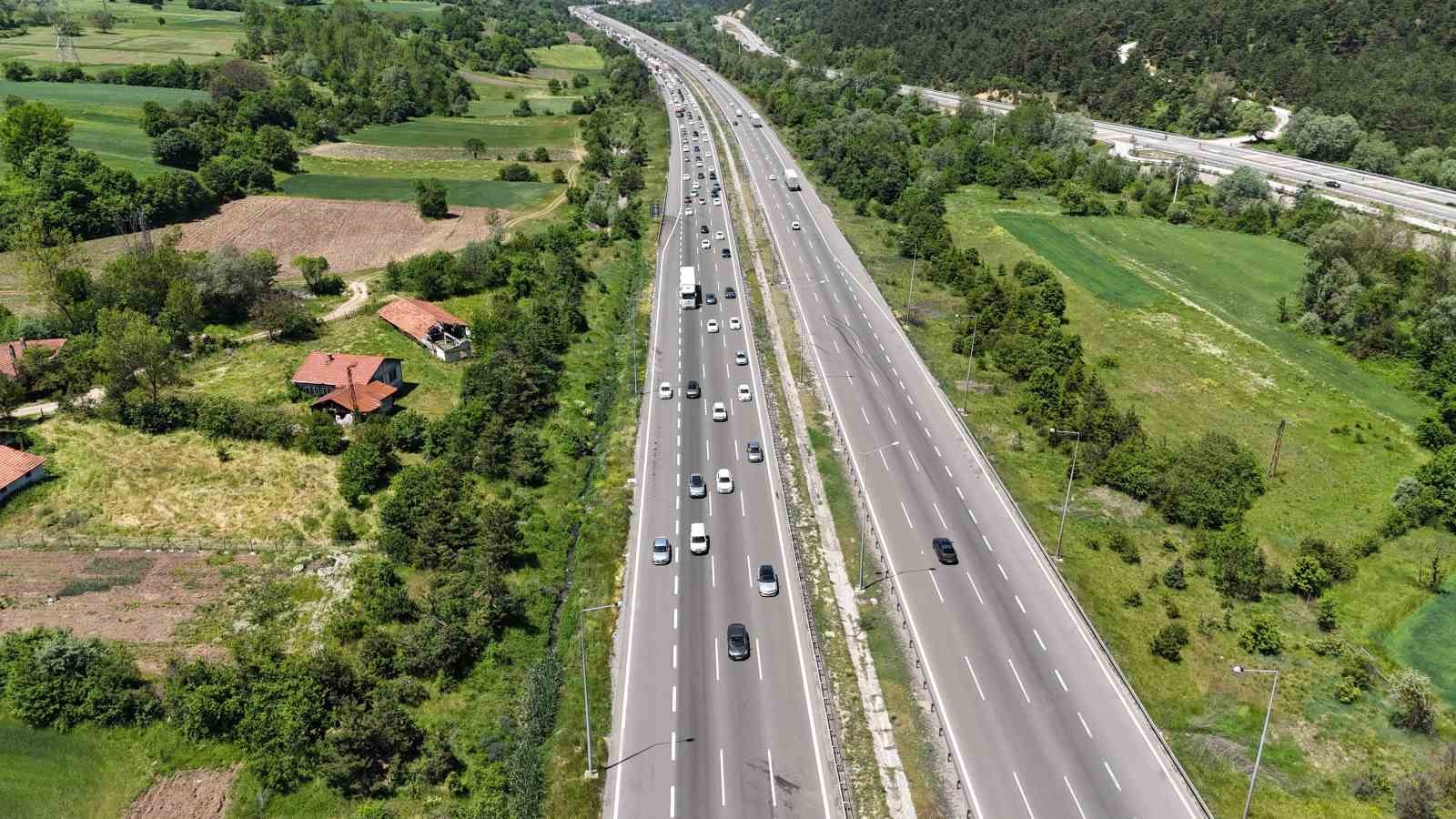 Bayram trafiği sürüyor: Bolu’da kilometrelerce kuyruk