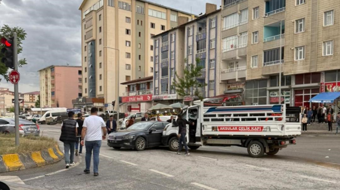 Orbay Hasköy Belediye Başkanı trafik kazası geçirdi - İhlas Haber Ajansı