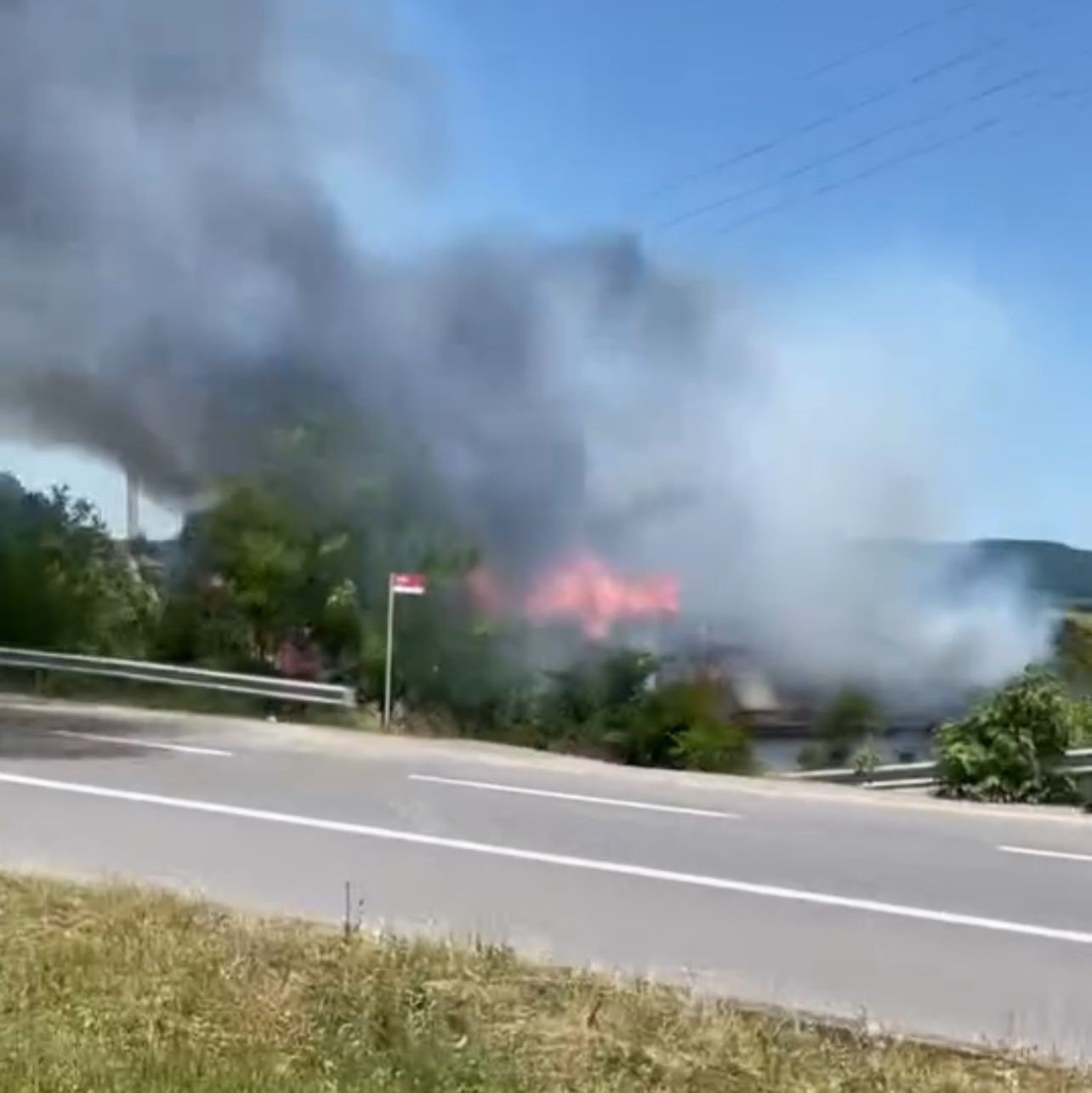 Sakarya’da bir ev alev topuna döndü
