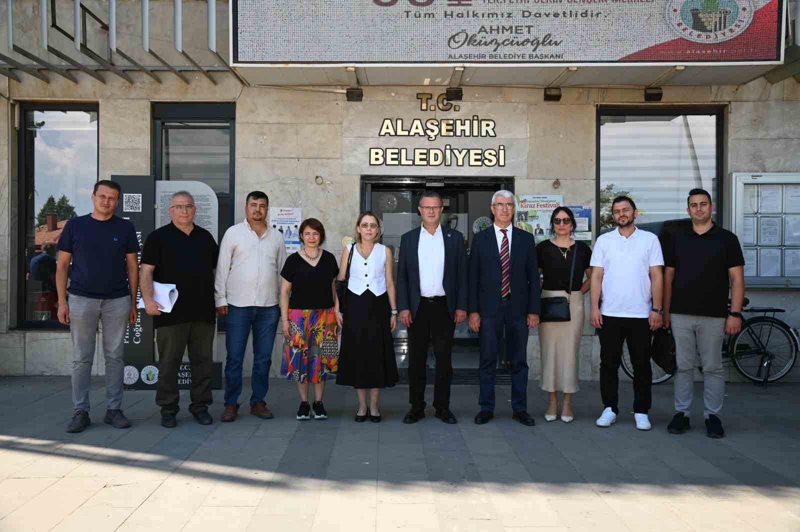 Alaşehir’de sokak hayvanları için yapılan çalışmalar değerlendirildi
