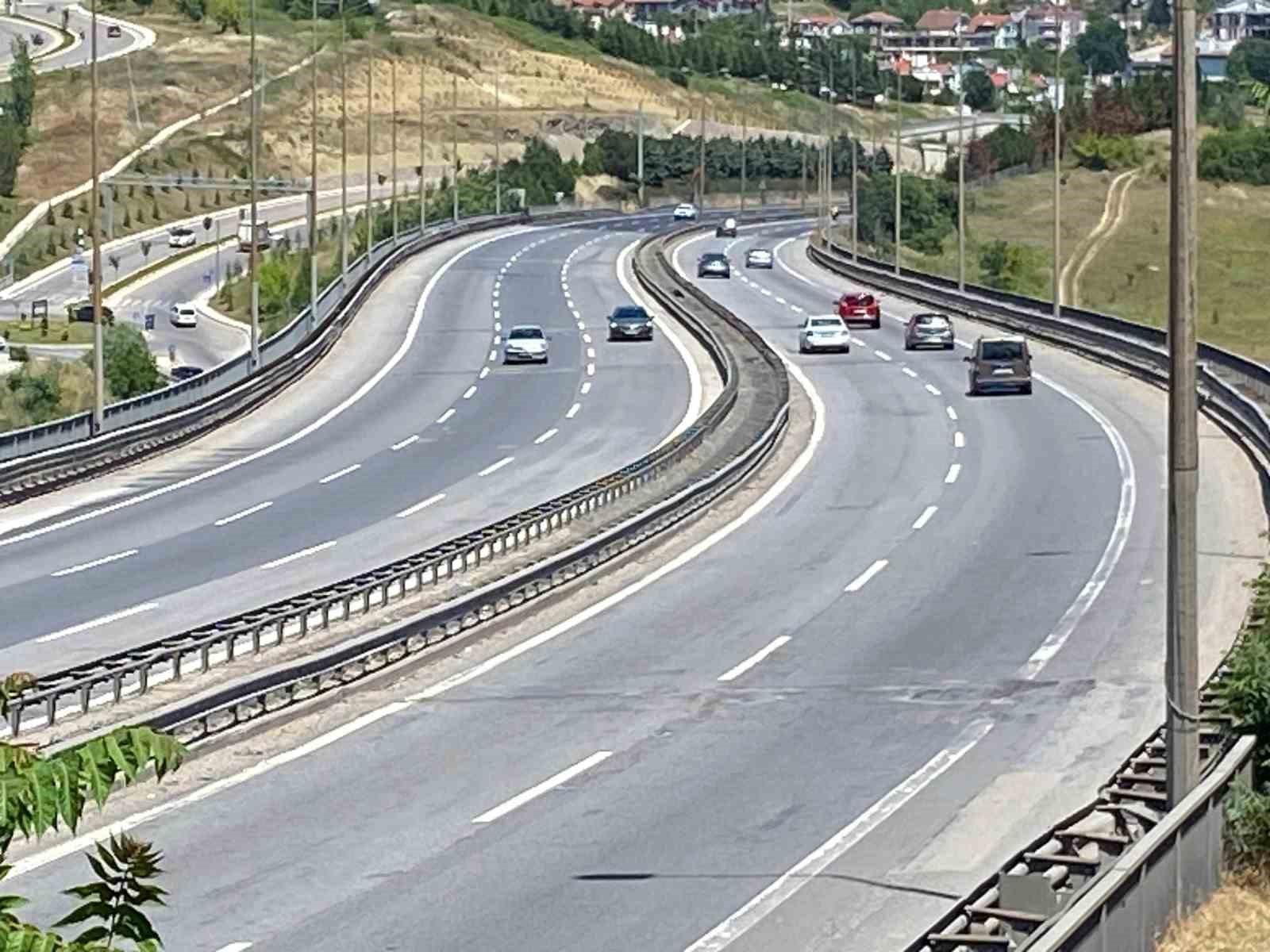 Tatilciler yolda, Kocaeli geçişinde yoğunluk yok
