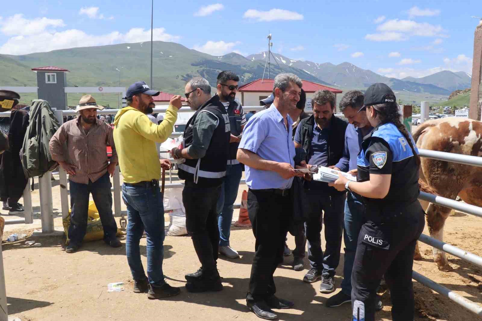 Polisten vatandaşa dolandırıcılık ve sahte para ikazı
