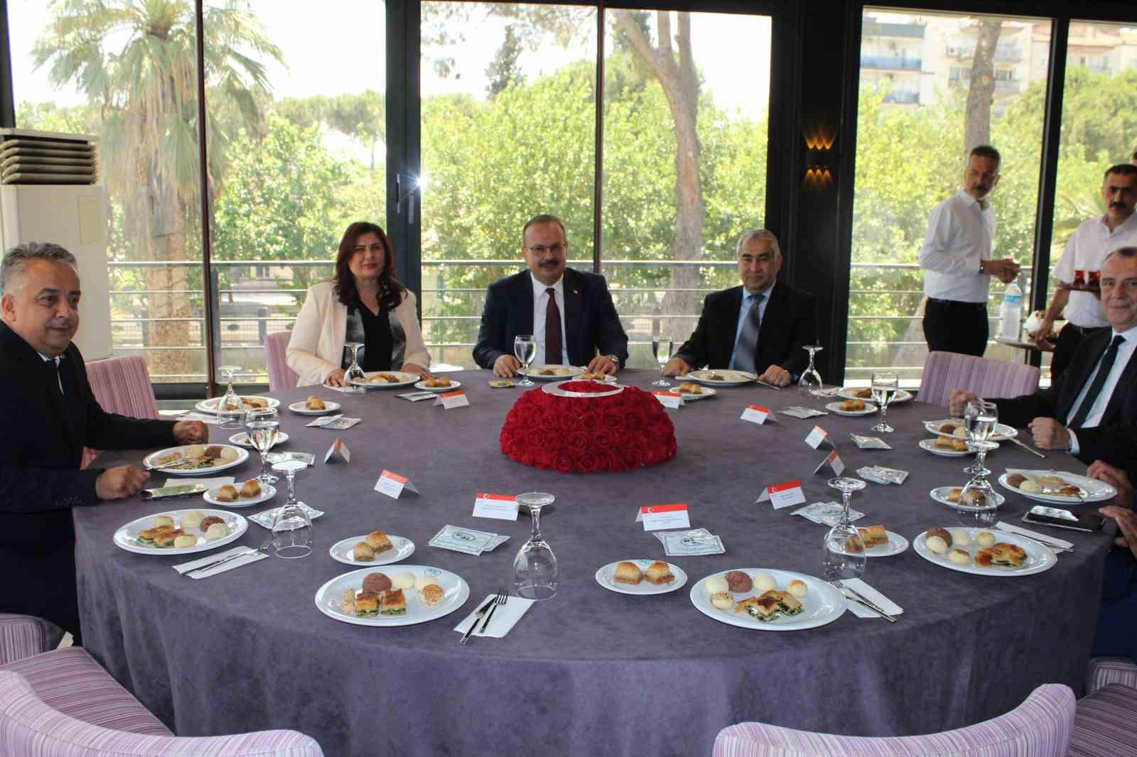 Aydın protokolü bayramlaştı