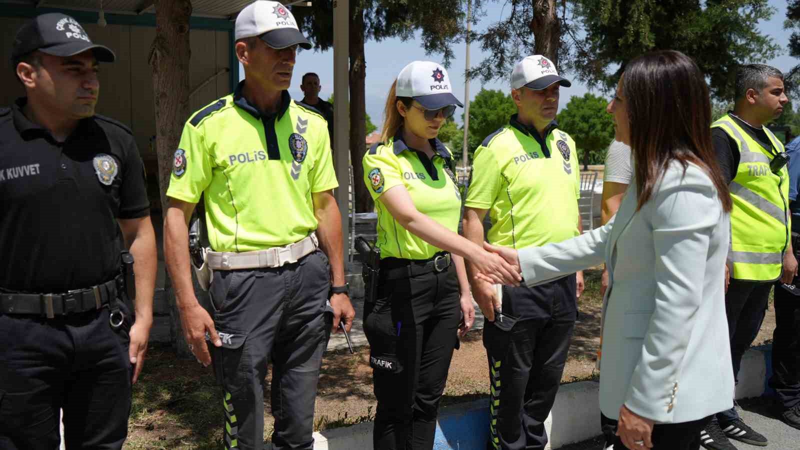 Burdur&rsquo;da protokol şehitliği ziyaret etti
