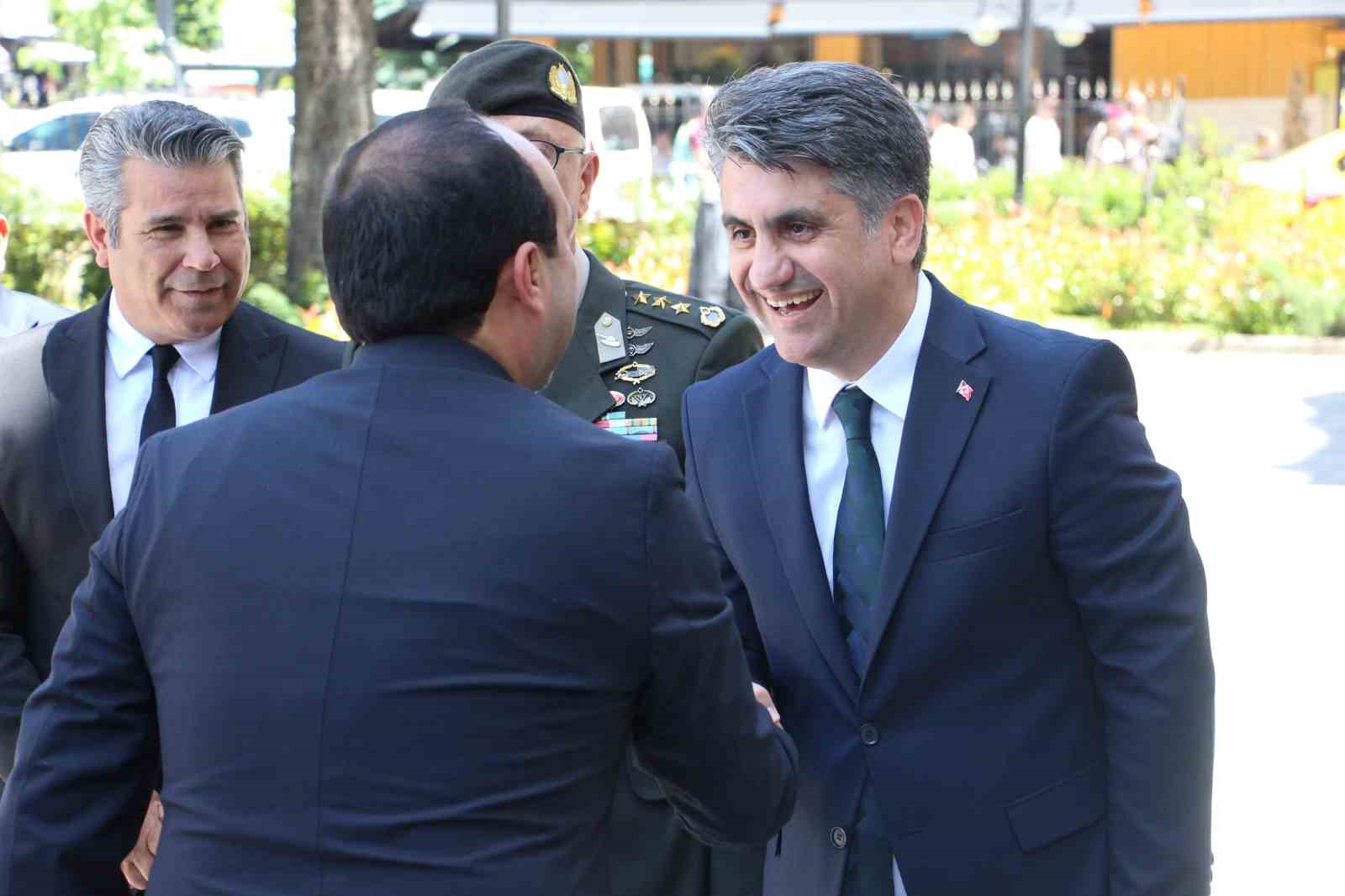 Bolu&rsquo;da protokol bayramlaştı
