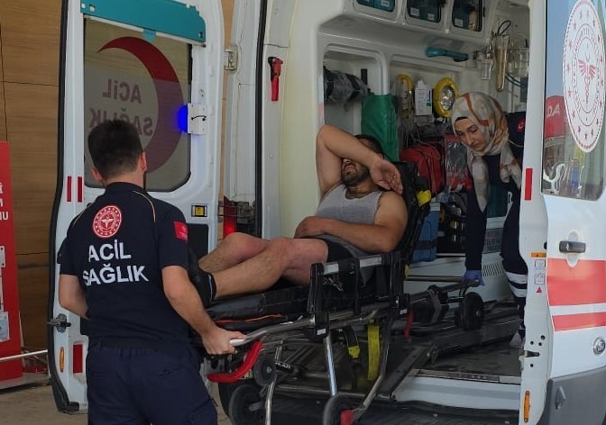 Radyatörden fışkıran kaynar su oto tamircisini yaraladı