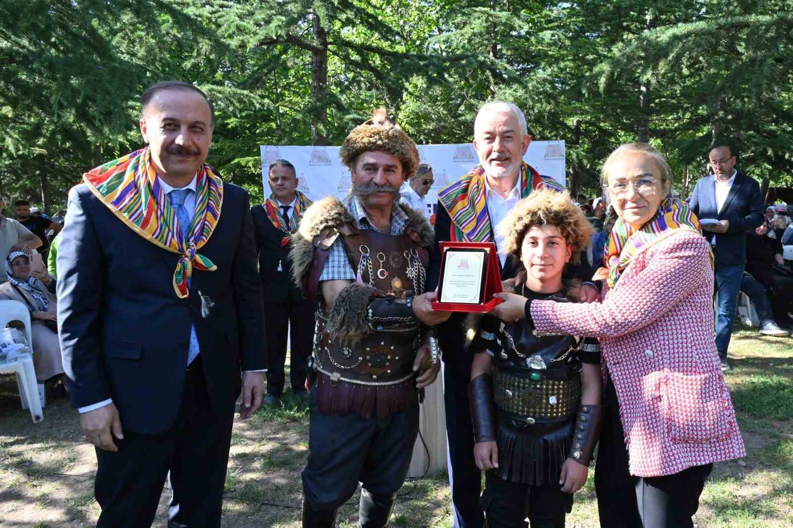 Isparta’da 400 yıllık Kurban İndirme geleneği yaşatılmaya devam ediliyor
